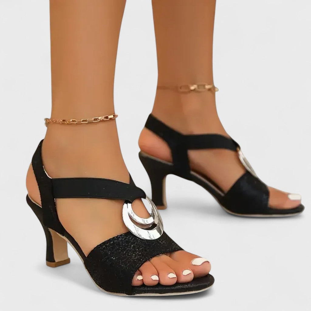 Yasmina - Elegant sandal med dekorativt spænde
