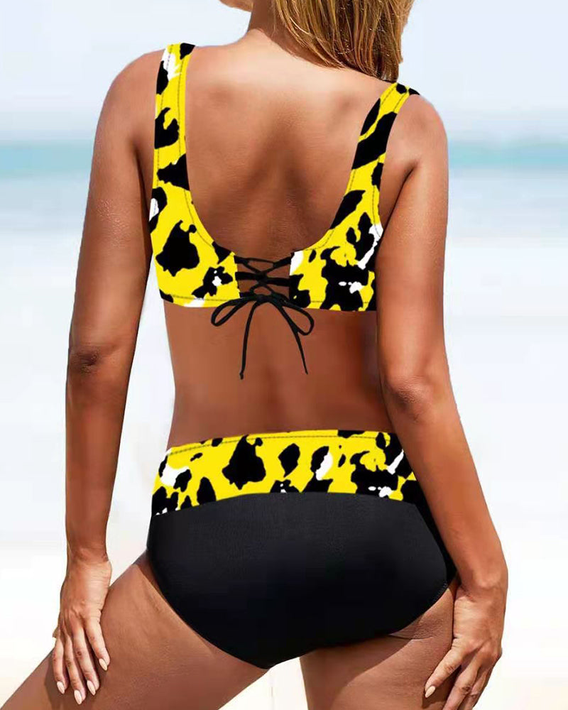Sara | Glad og farverig bikini