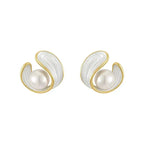 Luxurious earrings with white opal and pearl in gold