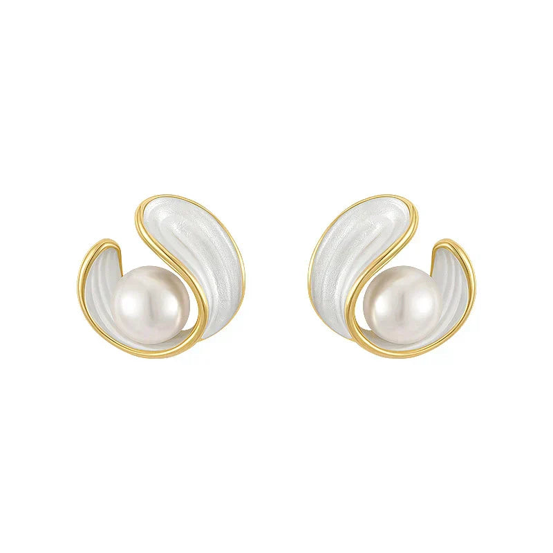 Luxurious white opal earrings with pearls in gold
