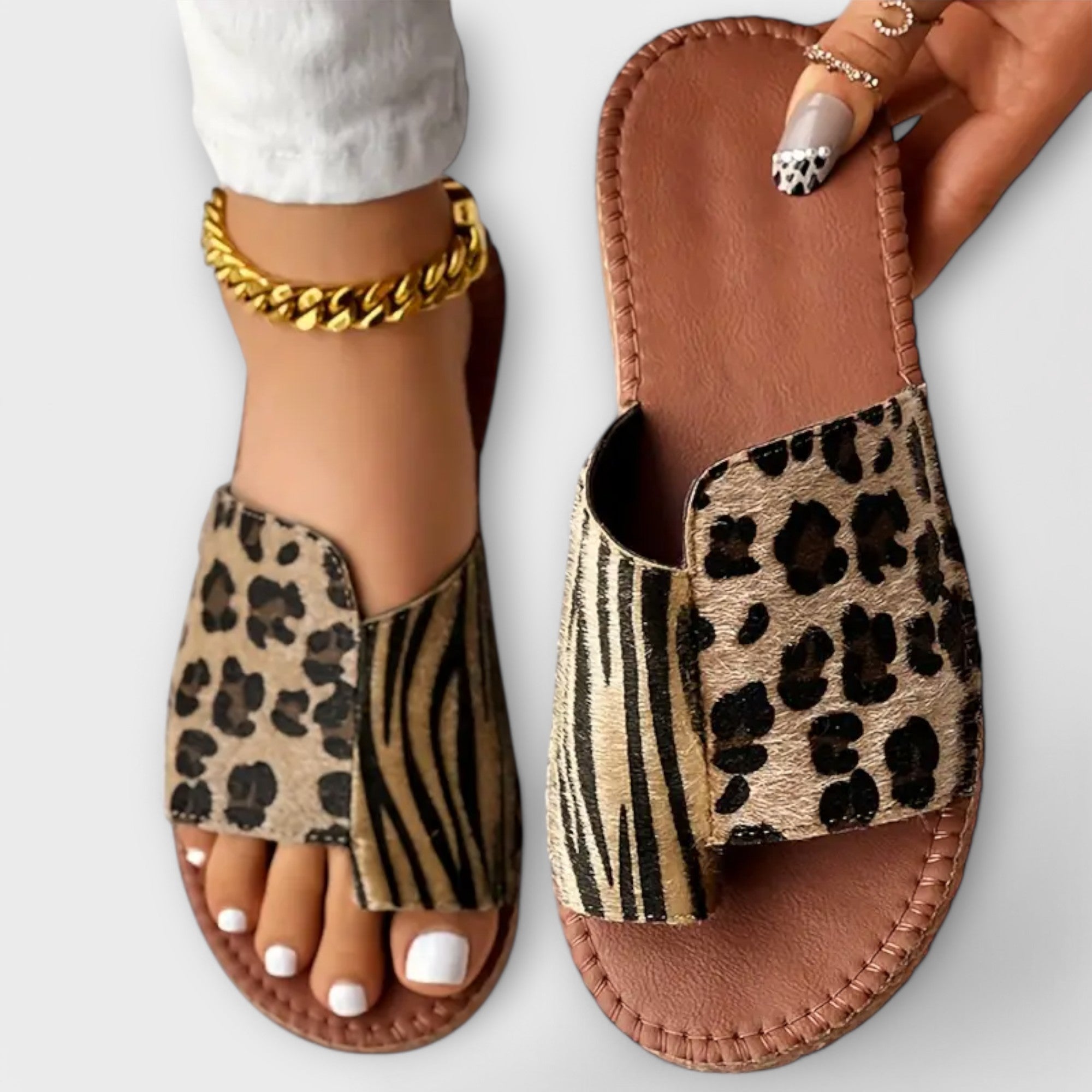 Stilfuld tofarvede leopardmønstret sandal