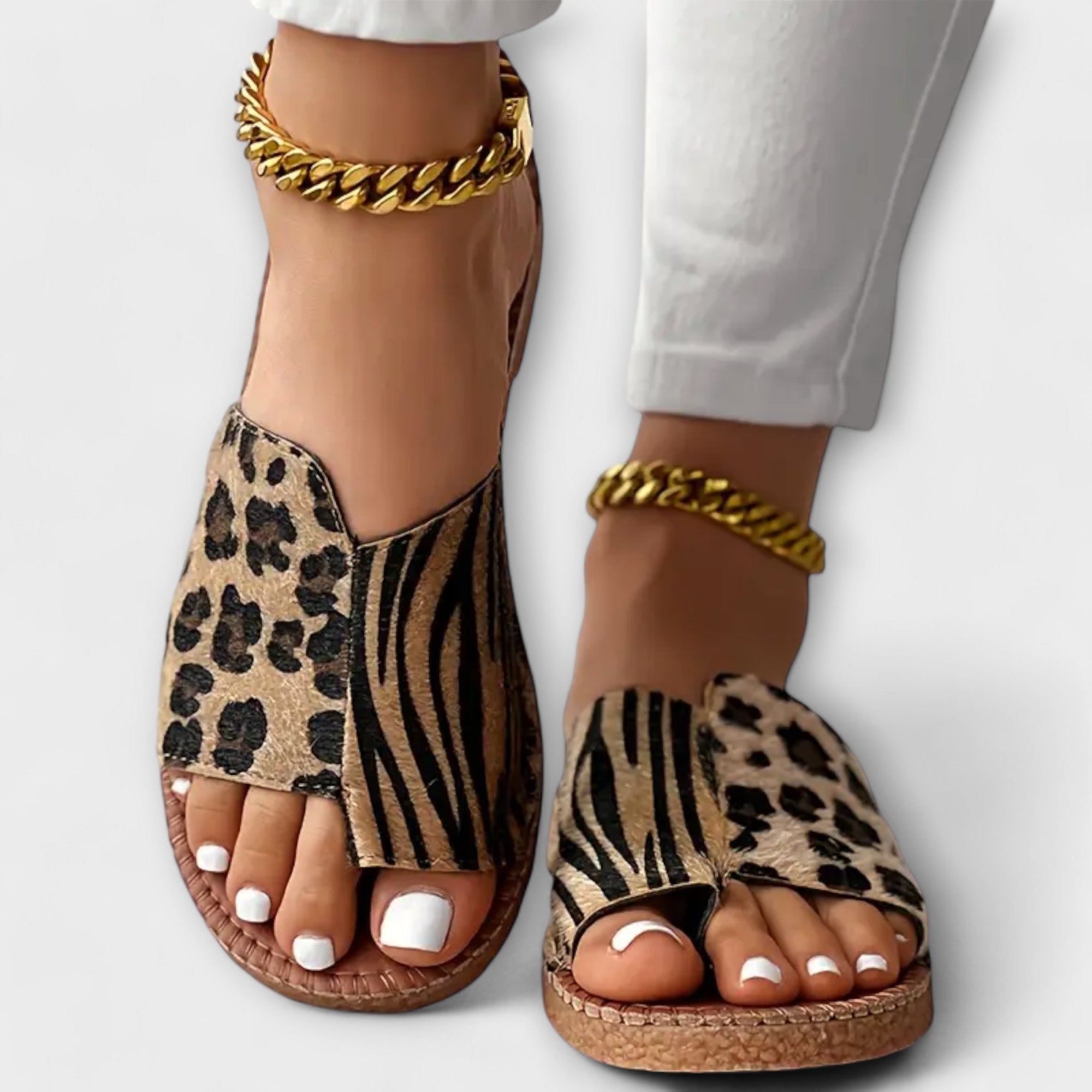 Stilfuld tofarvede leopardmønstret sandal