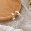 Luxurious Daisy Earrings in Gold