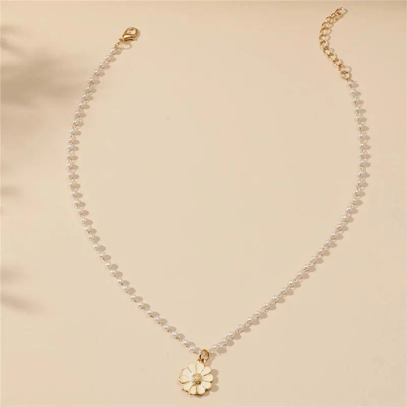Daisy with Pearl Pendant