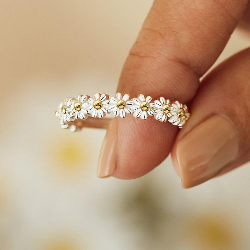 Adjustable silver ring with hand-painted enamel daisies