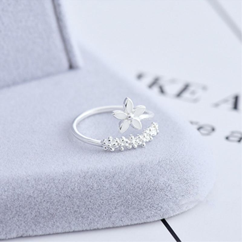 Adjustable ring made of 925 sterling silver with hand-painted enamel wildflower design