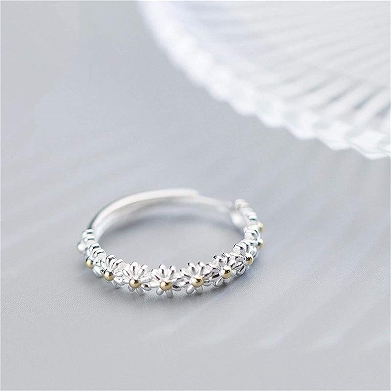 Adjustable silver ring with hand-painted enamel daisy
