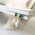 Luxurious earrings with pearls and green zirconia in gold