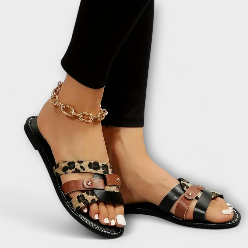 Leopardmønstret sandal med krydsremme