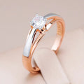 Luxurious Ring with White Crystal