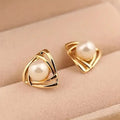 Elegant earrings made of pearls and gold