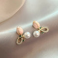 Earrings made of tulip and elegant pearls
