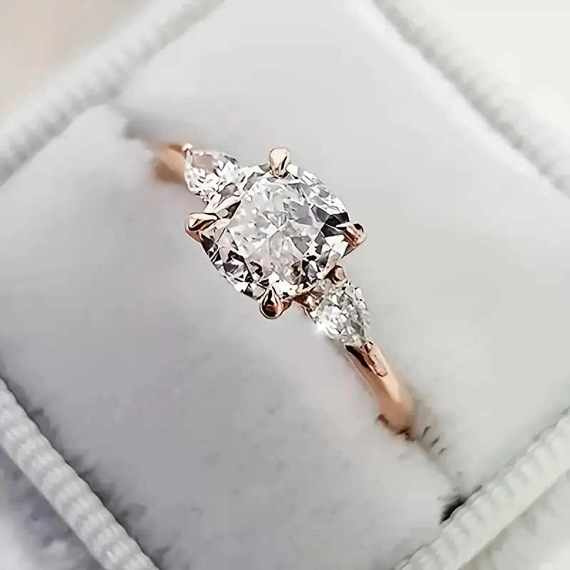 Elegant ring in rose gold with square stone